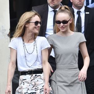 Vanessa Paradis (épouse Benchetrit) et sa fille Lily-Rose Depp - Sorties du défilé de mode "Chanel", collection Haute-Couture automne-hiver 2018/2019, à Paris. Le 3 juillet 2018
© CVS-Veeren / Bestimage