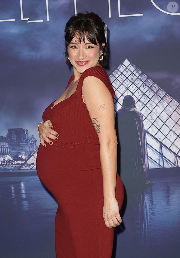 En décembre dernier, elle avait révélé sa grossesse sur le tapis rouge de l'avant-première de la série "Belphegor".

Shirine Boutella à l'avant-première de la série "Belphegor" au cinéma Pathé Palace à Paris, le 10 décembre 2025. 

Photo : Coadic Guirec / Bestimage