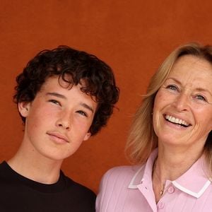 Estelle Lefébure et son fils Giulano Ramette au photocall du village lors des Internationaux de France de Tennis de Roland Garros 2026, à Paris, France, le 29 mai 2026. © Dominique Jacovides/Bestimage