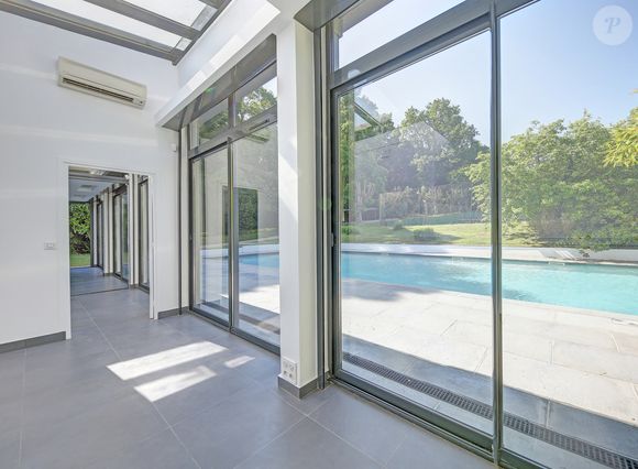 Exclusif - Située à Louveciennes, aux portes de Paris, sur le chemin des impressionnistes, cette belle demeure bourgeoise néo-classique, a été construite au milieu du XIXème siècle, appelée le "Domaine de Voisins", et ayant eu comme illustre propriétaire, Karl Lagerfeld. © Marc Ausset-Lacroix / Bestimage