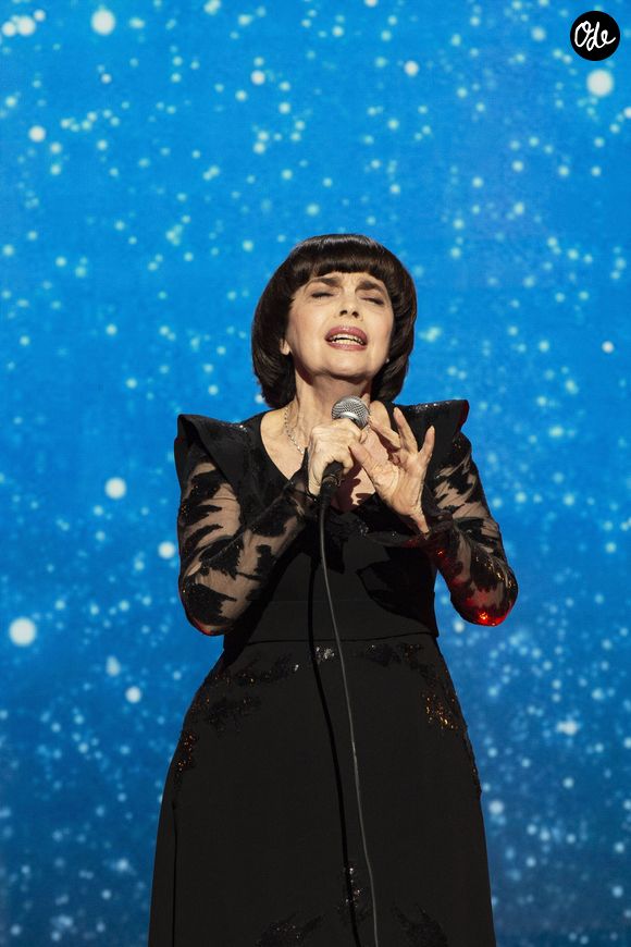 Mireille Mathieu lors de l'émission "Monsieur Aznavour", diffusée sur C8 le 3 octobre 2019.

© Jack Tribeca / Bestimage