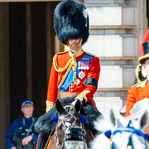 Le prince William, prince de Galles, - Les membres de la famille royale britannique arrivent à Buckingham Palace pour la cérémonie Trooping the Colour à Londres, le 14 juin 2025. Affecté par le crash du Boeing 787 Dreamliner à Ahmedabad du 12 juin, le souverain et les officiels porteront un brassard noir en hommage aux plus de 270 victimes. Bon nombre d'elles étaient des ressortissants britanniques.
© Backgrid / Bestimage
