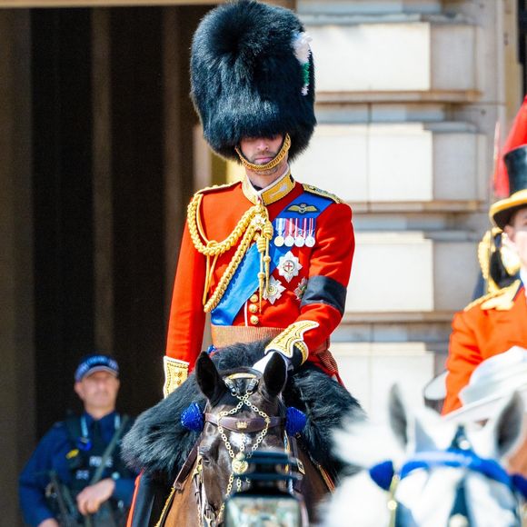 Le prince William, prince de Galles, - Les membres de la famille royale britannique arrivent à Buckingham Palace pour la cérémonie Trooping the Colour à Londres, le 14 juin 2025. Affecté par le crash du Boeing 787 Dreamliner à Ahmedabad du 12 juin, le souverain et les officiels porteront un brassard noir en hommage aux plus de 270 victimes. Bon nombre d'elles étaient des ressortissants britanniques.
© Backgrid / Bestimage