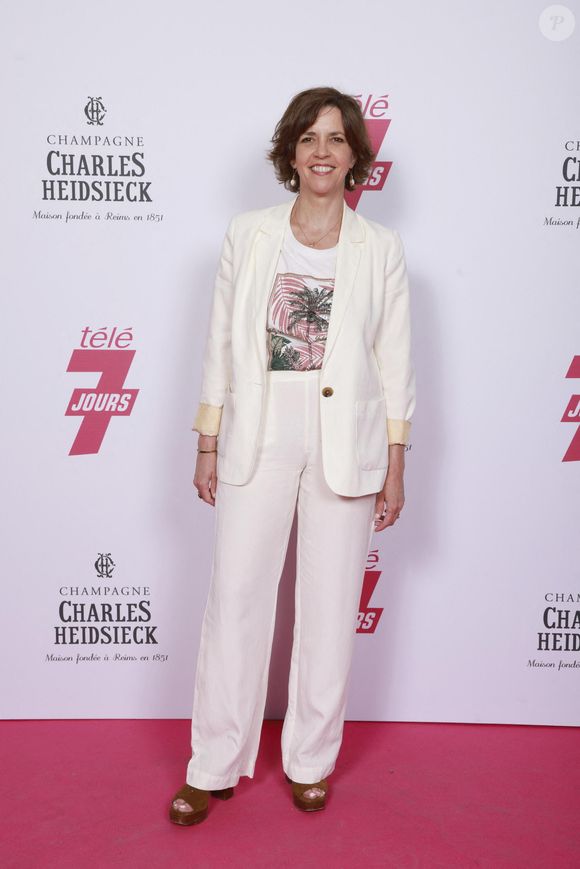 Elle prend le large après deux saisons aux commandes de l'émission.

Exclusif - Nathalie Renoux - Soirée "Télé 7 Jours Summer Party" au restaurant "Monsieur Bleu" à Paris le 14 juin 2022. © Christophe Aubert via Bestimage