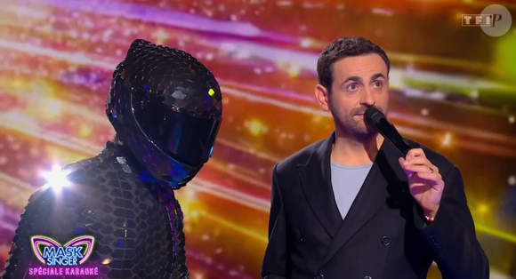 il s’est caché sous le costume du Pilote 

Le Pilote dans "Mask Singer 7", capture d'écran TF1