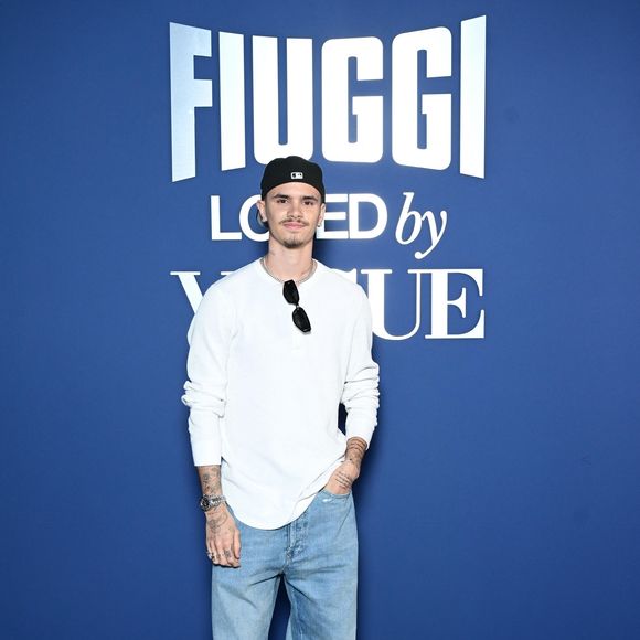 Son premier long-métrage s’intitule Forty Love.

Romeo Beckham participe au photocall du dîner Acqua Fiuggi & Vogue Italia à l’occasion de la Fashion Week de Milan – prêt-à-porter féminin automne/hiver 2025-2026, le 28 février 2025 à Milan, en Italie.

© Stefano Guindani/SGP/Bestimage.