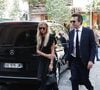 Il s’agit de Yannick Bolloré, costume noir et lunettes de soleil sur le nez pour l’occasion
Yannick Bolloré et sa femme Chloé - Arrivées aux obsèques de Philippe Labro en l'église de Saint-Germain-des-Prés à Paris le 13 juin 2025. © Dominique Jacovides - Christophe Clovis / Bestimage