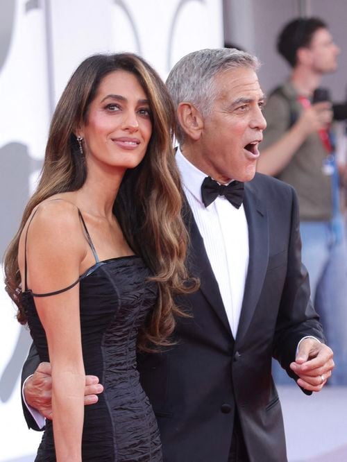 Amal Clooney éclipse presque son mari George Clooney à Venise : cet atout qui la met en valeur, et ce n'est pas sa robe