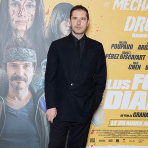 Melvil Poupaud s'est même lié d'amitié avec Benjamin Biolay, l'ex-mari et père de la fille de Chiara Mastroianni...

Melvil Poupaud assiste à l'avant-première du film 'Plus Forts Que Le Diable' au Grand Rex le 18 mars 2026 à Paris, France. Photo Nasser Berzane/Abaca