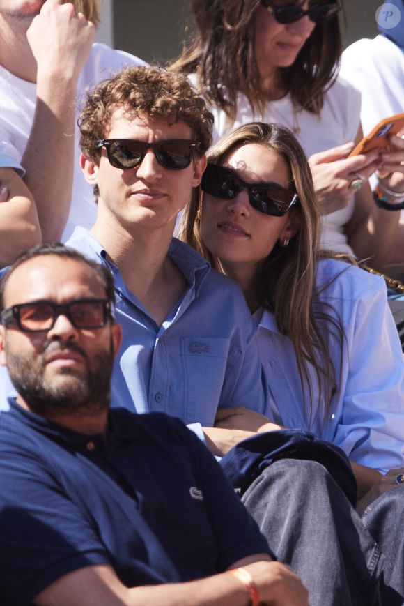 Mais comme il l'a rapporté au cours d'un entretien accordé à "Version Femina", les tourtereaux n'enregistreront probablement jamais un opus ensemble...

Aliocha Schneider et sa compagne la chanteuse Charlotte Cardin - Célébrités dans les tribunes des Internationaux de France de tennis de Roland Garros 2024 à Paris le 7 juin 2024.  © Jacovides-Moreau/Bestimage
