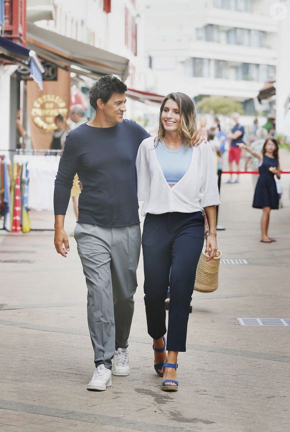 Exclusif -  Rendez-vous avec Jean-Pascal Lacoste (habillé par American Vintage) et sa fiancée Delphine, soeur de l'ancienne Miss France S.Tellier, à Saint-Jean-de-Luz. Le 10 juillet 2020
© Patrick Bernard / Bestimage