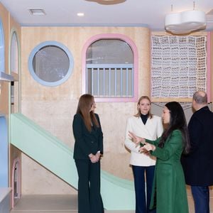 Le prince Albert II de Monaco et la princesse Charlène de Monaco, la princesse Stéphanie de Monaco, Camille Gottlieb ainsi que Louis Ducruet avec ses filles Victoire et Constance, assistent à l’inauguration de “Little Wonders”, créé par Marie Ducruet et Élise Rouillard. “Little Wonders” est un espace dédié aux enfants proposant des jeux, des activités éducatives et un café, situé boulevard Rainier III. © Olivier Huitel/Pool Monaco/Bestimage