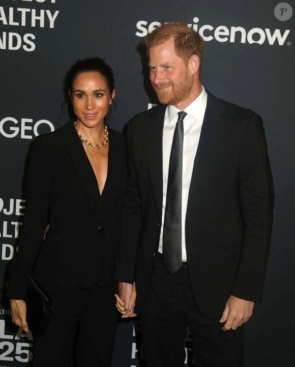 Le prince Harry, duc de Sussex et Meghan Markle, duchesse de Sussex, lors du 3ème gala annuel du projet "Healthy Minds" aux Spring Studios à New York, le 9 octobre 2025. Photo : Zuma Press / Bestimage