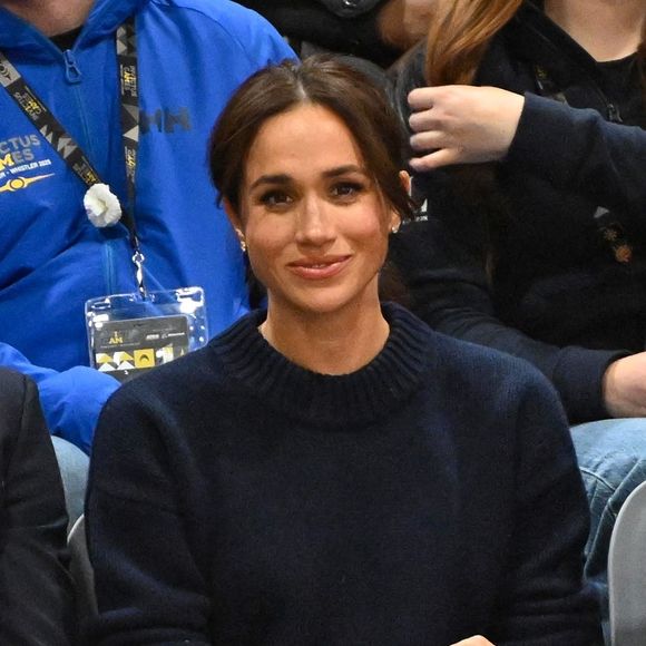 Le prince Harry, duc de Sussex et Meghan Markle, duchesse de Sussex, assistent à un match de basketball en fauteuil lors des "Invictus Games Vancouver Whistler 2025" à Vancouver, le 9 février 2025. Backgrid UK/ Bestimage
