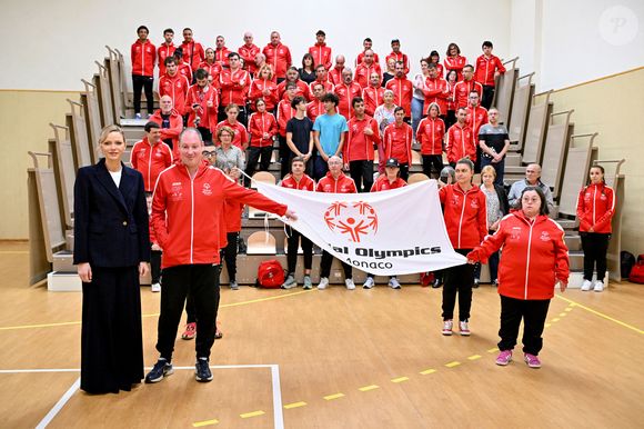 La princesse Charlene de Monaco a rendu hommage à la présidente et fondatrice de Special Olympics Monaco en baptisant un gymnase scolaire du Stade Louis II de son nom, Mireille Calmes, en présence de son fils Jean François Calmes et son petit fils Anton, le 18 octobre 2025. © Bruno Bebert/Bestimage