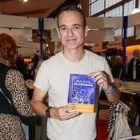 Pour un livre vendu 8 euros, son auteur ne touche que quelques centimes : l'explication détaillée de Fabien Olicard