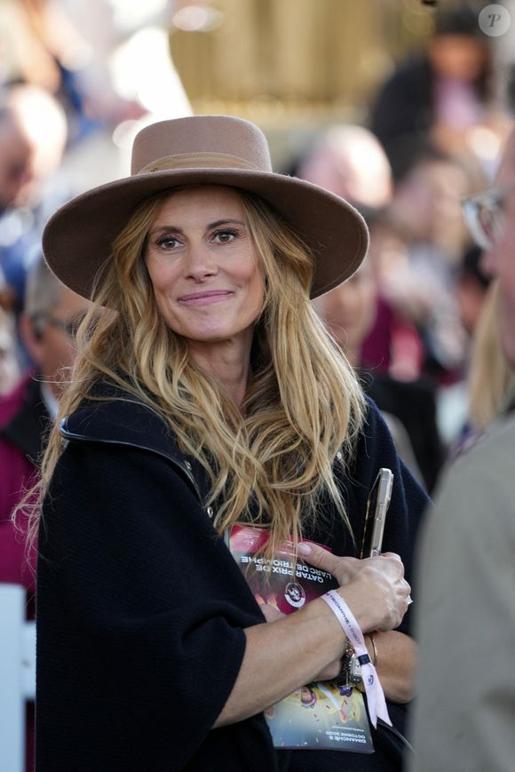 L'ancienne Miss France a partagé des clichés de son road trip et de ses séances de galop sur la plage.

Sophie Thalmann-Soumillon - 104ème édition du Qatar Prix de l’Arc de Triomphe à l'hippodrome Paris Longchamp le 5 octobre 2025. © Anne-Sophie Guebey/Bestimage
Anne-Sophie Guebey / Bestimage