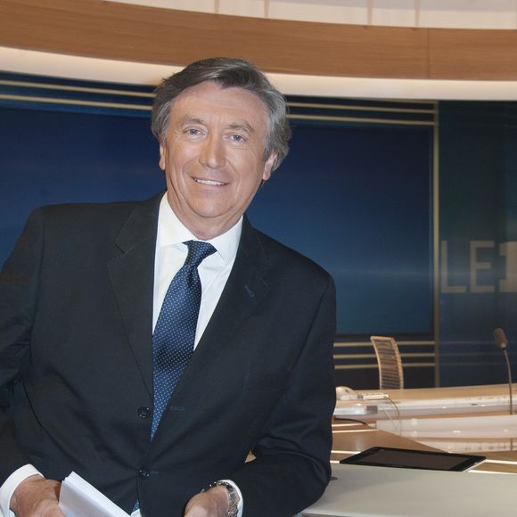 Pour celui qui fut le joker de Jean-Pierre Pernaut puis de Marie-Sophie Lacarrau, la page est difficile à tourner...

Exclusif - Jacques Legros sur le plateau du Journal de TF1 le 30 avril 2015