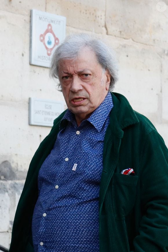 Hervé Vilard - Arrivées aux obsèques de Jean Tiberi, maire de Paris de 1995 à 2001 en l'église Saint-Etienne-du-Mont à Paris le 3 juin 2025. © Christophe Clovis / Bestimage