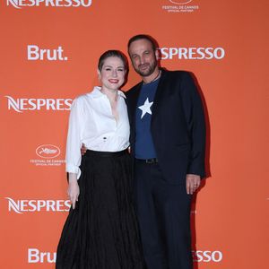 Emilie Dequenne et son mari Michel Ferracci - Photocall de la soirée Nespresso x Brut lors du 77ème Festival International du Film de Cannes le 16 mai 2024. © Laurent Campus/Bestimage
