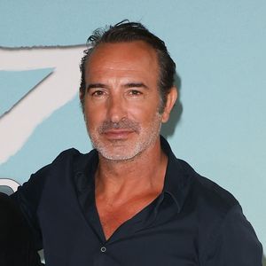 La maison est située à Soulac. 

Jean Dujardin - Première de la série "Zorro" à l'hôtel Le Marois à Paris le 3 septembre 2024. Les huit épisodes de cette nouvelle fiction sont à découvrir dès le 6 septembre sur Paramount+ avant une diffusion fin 2024 sur France Télévisions. © COADIC GUIREC / BESTIMAGE