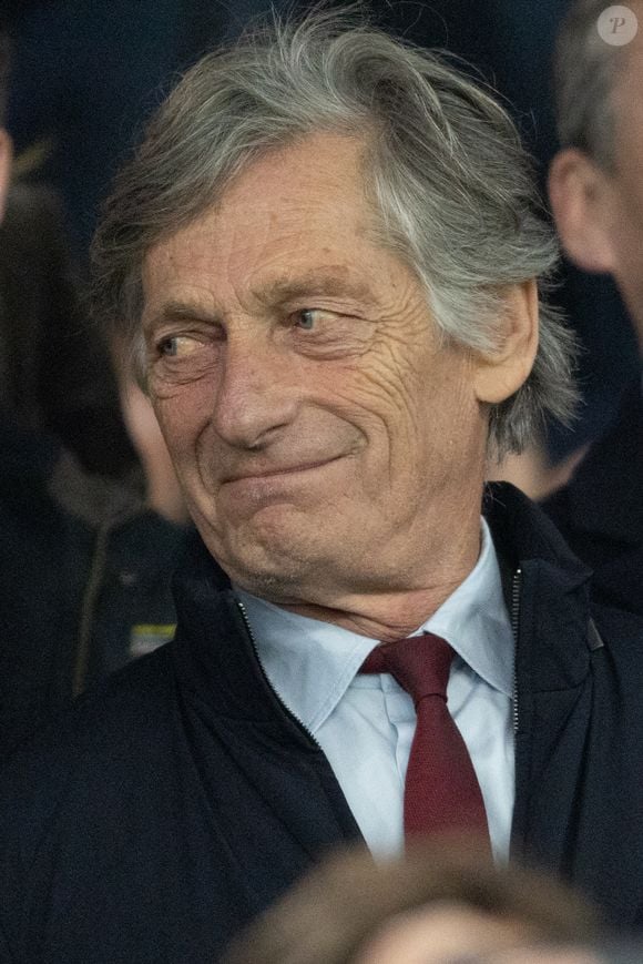 Nicolas de Tavernost - Célébrités dans les tribunes du match de Ligue des Champions entre le PSG contre le Bayern de Munich (1-2) au Parc des Princes à Paris le 4 novembre 2025. © Cyril Moreau/Bestimage
