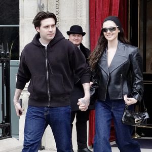 David, Cruz, Harper, Victoria, Brooklyn Beckham et Nicola Peltz quittent leur hôtel La Reserve pour aller au restaurant, Fashion week Paris, le 4 mars 2023 à Paris, France. Photo par ABACAPRESS.COM