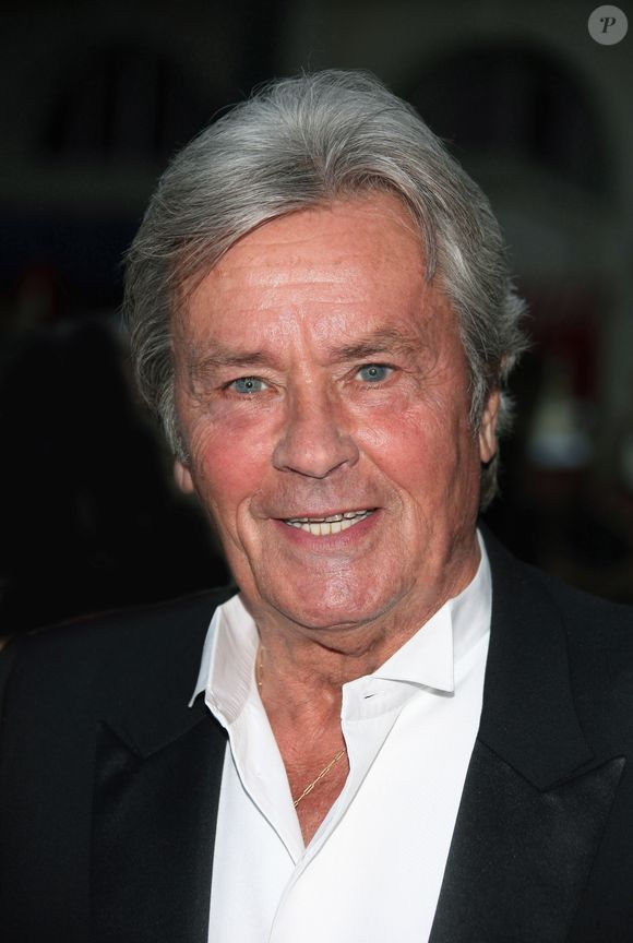 Alain Delon au Gala de l'IFRAD au profit de la lutte contre la maladie d'Alzheimer à l'Opéra Comique le 21 septembre 2013. Agence / Bestimage