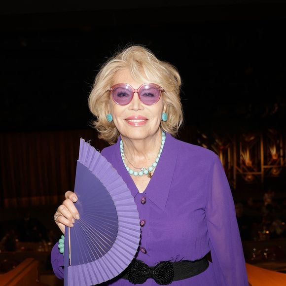 Exclusif - Amanda Lear lors de la générale du spectacle musical "Singin' in the rain" au théâtre du Lido à Paris le 17 septembre 2026. 

© Coadic Guirec / Bestimage