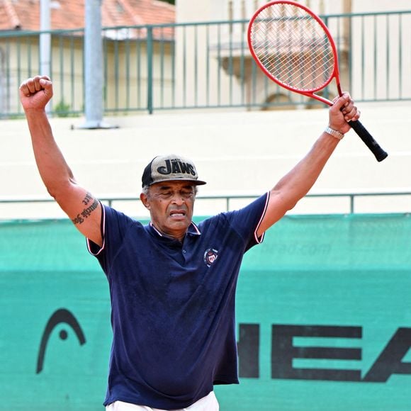 Yannick Noah, l'ancien champion de tennis français et chanteur, est mis à l'honneur à Nice dans le club de Tennis où il a fait son sport étude, le Nice LTC qui va baptiser son court central de son nom en présence de ses copains de classe, le 11 juillet 2026
©Bruno Bebert / Bestimage