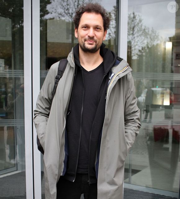 Eric Antoine à la sortie de l'émission de radio "Les Grosses Têtes" sur RTL à Neuilly-sur-Seine, France, le 28 octobre 2025.

© Jonathan Rebboah/Psnewz/Bestimage