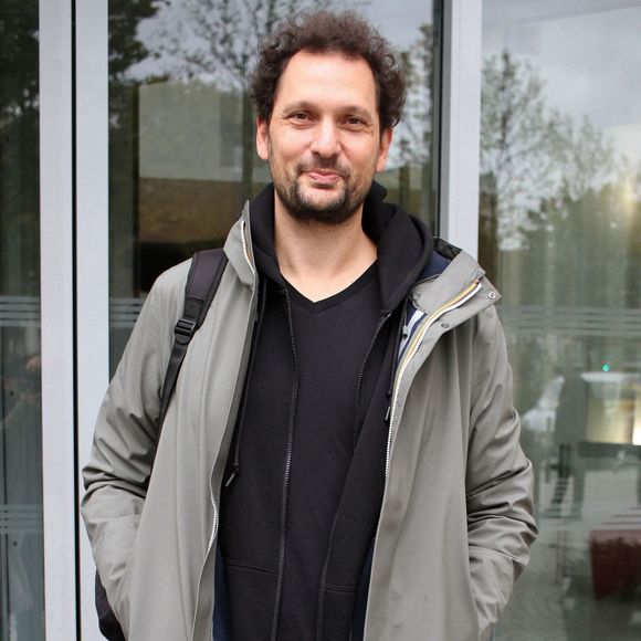 Eric Antoine à la sortie de l'émission de radio "Les Grosses Têtes" sur RTL à Neuilly-sur-Seine, France, le 28 octobre 2025.

© Jonathan Rebboah/Psnewz/Bestimage