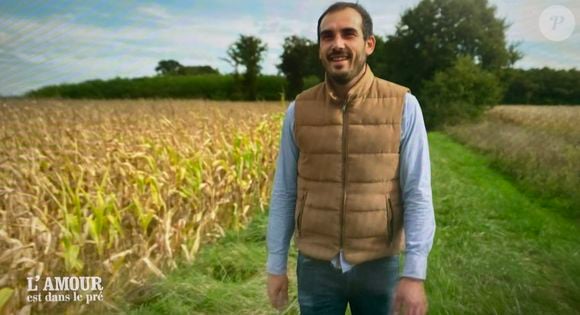 Dans son portrait, il se révèle comme un homme actif, aimant les bonnes choses et toujours partant pour une nouvelle aventure.

Julien, nouvel agriculteur de "L'amour est dans le pré". M6