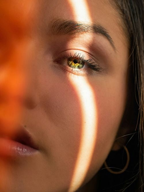 Une peau fraîche en quelques minutes seulement : qu'est-ce que le "Beauty Snacking", cette tendance beauté qui séduit de plus en plus ?