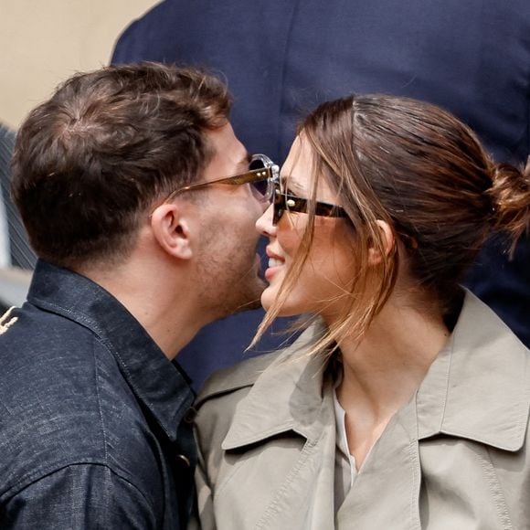 Antoine Dupont et Iris Mittenaere se sont affichés une nouvelle fois ensemble. 

Antoine Dupont et sa compagne Iris Mittenaere en tribunes lors de la finale messieurs des Internationaux de France de Tennis de Roland Garros 2025 (jour 15), à Paris, France, le 8 juin 2025. © Cyril Moreau/Bestimage