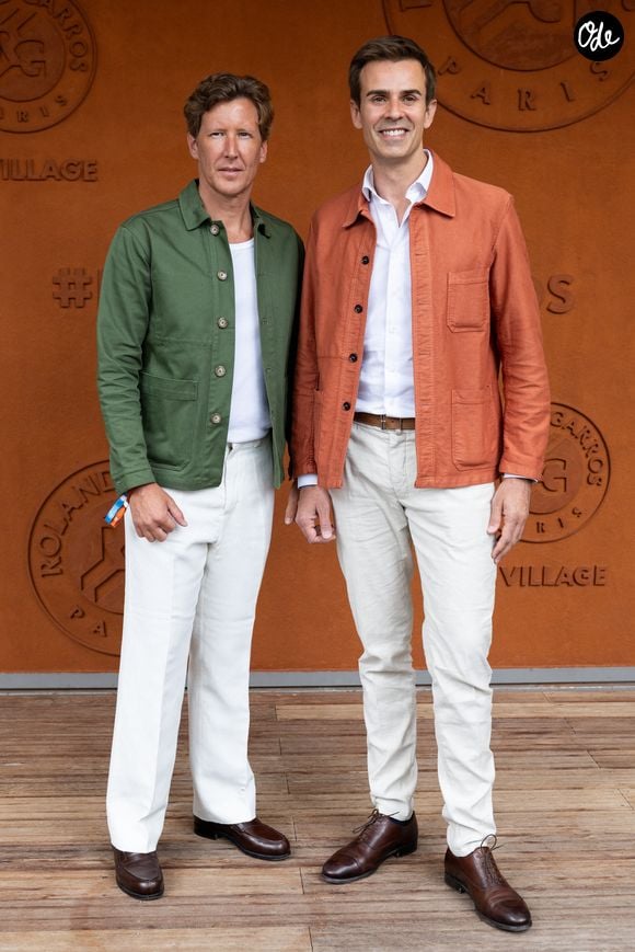 Un vrai petit couple assorti, qui affiche une belle complicité.

Jean-Baptiste Marteau au village lors des Internationaux de France de Tennis de Roland Garros 2026. Paris, le 2 juin 2026. 
© Jacovides-Moreau / Bestimage