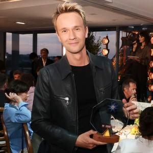 L'animateur est aussi le collectionneur d'objets pour le moins insolites.

Exclusif - Cyril Feraud - Première édition du Multi Screen Grand Prix. © Jack Tribeca / Bestimage