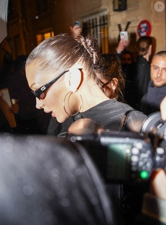 Paris, FRANCE - Bella Hadid et Hailey Bieber sortent de la soirée exclusive Saint Laurent lors de la semaine de la mode à Paris. (Backgrid USA / Bestimage).