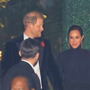 Le prince Harry et Meghan Markle quittant la soirée d'anniversaire de Kris Jenner à Beverly Hills, dans la maison de Jeff Bezos, le 8 novembre 2025. © Backgrid USA / Bestimage
