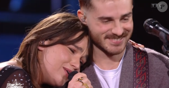 En plein direct, elle a été rejoint sur scène par son petit ami Arnaud.

Arnaud, le petit-ami de Lily la surprend sur le plateau de la Star Academy