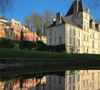 Ses parents y ont acquis en 2010 un magnifique château.

Photo extraite du compte Instagram Du château de Poncé