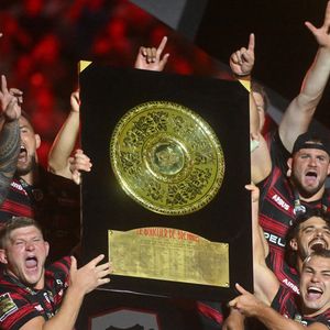 Son coéquipier toulousain Paul Graou a été appelé pour le remplacer.

Jack Willis et Antoine Dupont soulèvent le trophée et leurs coéquipiers laissent exploser leur joie - Les Toulousains soulèvent leur quatrième Bouclier de Brennus d'affilée, après leur victoire face à Montpellier (28 - 20) en finale du Top 14 au stade de France, le 27 juin 2026.  © Christian Liewig / Bestimage