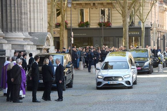 Arrivée du cercueil - Obsèques de Nathalie Baye en l'église Saint-Sulpice à Paris le 23 avril 2026. Clement Prioli / Bestimage
