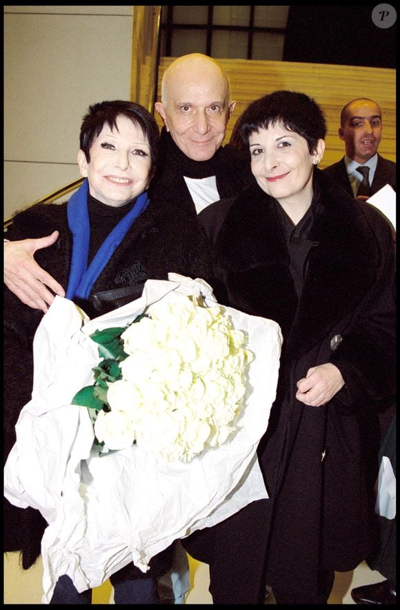 Concernant les funérailles, elles seront célébrées dans l'intimité familiale mais il y a une possibilité d'y assister en contactant l'adresse mail : FuneraillesValentinePetit@hotmail.com.

Archives : Zizi Jeanmaire et Roland Petit à l'Opéra Bastille en 2000
OLIVIER BORDE / BESTIMAGE