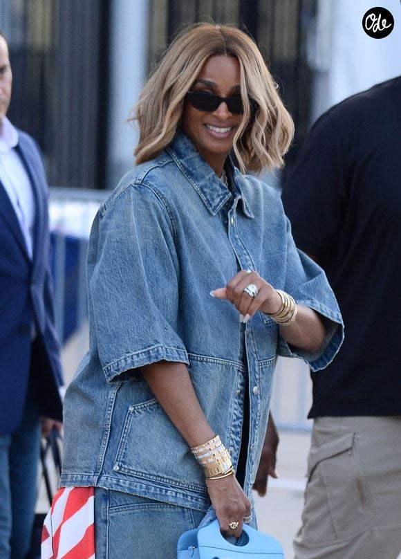 C'est sur son compte Instagram que la chanteuse américaine a officialisé la bonne nouvelle.

Ciara et son époux à la sortie de la final de la Coupe du monde de la Fifa. 

© Bestimage