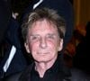 Néanmoins, le chanteur va devoir subir une opération en urgence pour retirer la tumeur cancéreuse présente au niveau des poumons.

Barry Manilow assiste à l'inauguration de la vitrine du Musée de Broadway à New York, le 18 avril 2024. 

Photo : Image Press via ZUMA Press Wire