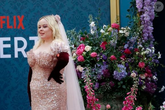 Nicola Coughlan sur le tapis rouge à l’occasion de la projection spéciale à Londres de la série à succès de Netflix, La Chronique des Bridgerton, saison 3, partie 2. 

Backgrid UK/ Bestimage