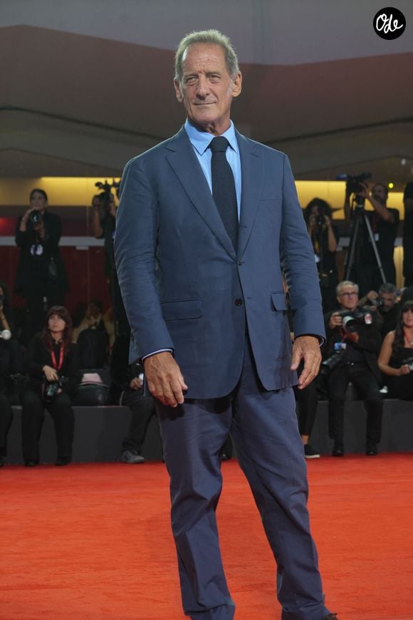 Pour assurer la promotion de ce long-métrage, Vincent Lindon a accordé une interview à Audrey Crespo-Mara

Vincent Lindon assiste à la projection de « Un Bon Petit Soldat » lors de la 83e Mostra de Venise, à la Sala Grande, le 9 septembre 2026 à Venise, en Italie.
Crédit : Laurent Lairys/PsnewZ/Bestimage