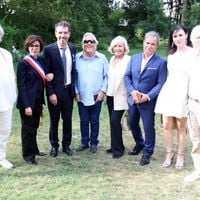 Hugues Aufray et Murielle, couple assorti et immaculé pour une cérémonie très importante devant de nombreuses invités de prestige