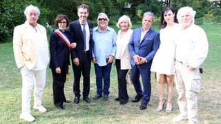 Hugues Aufray et Murielle, couple assorti et immaculé pour une cérémonie très importante devant de nombreuses invités de prestige